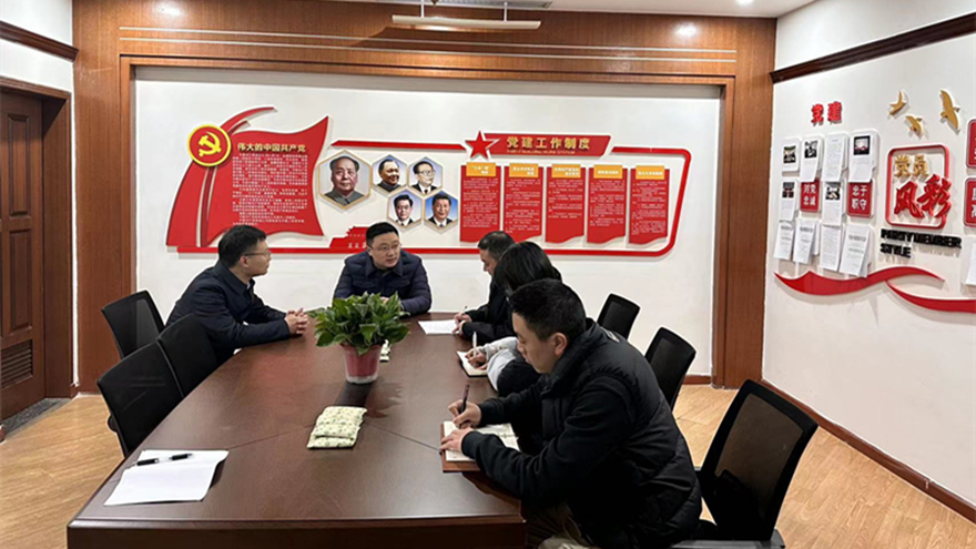 圖五：集團(tuán)總會(huì)計(jì)師齊飛、副總經(jīng)理馬江水督導(dǎo)金控小貸安全工作