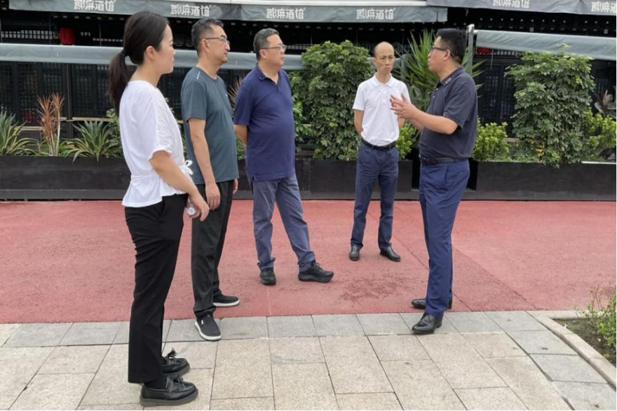 照片4:領(lǐng)導面談_副本 照片4:領(lǐng)導面談_副本