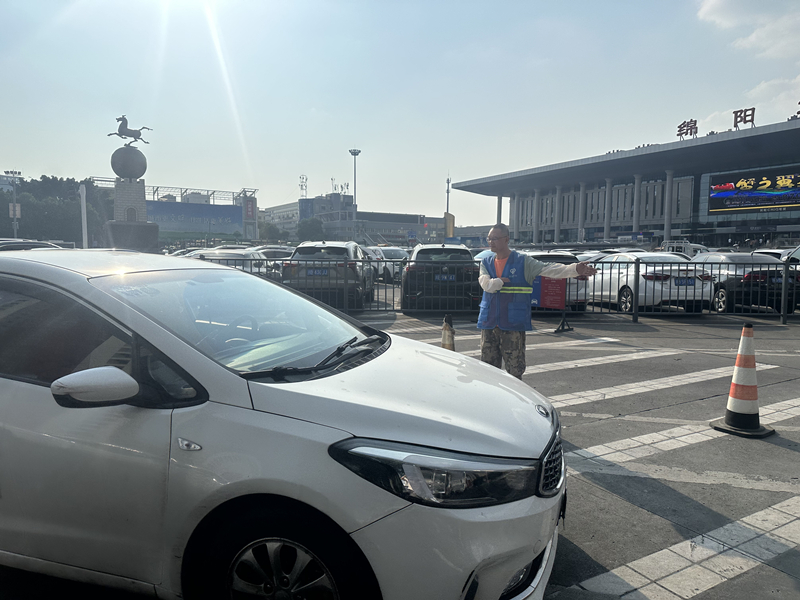 1火車(chē)站停車(chē)場(chǎng)疏導(dǎo)交通 1火車(chē)站停車(chē)場(chǎng)疏導(dǎo)交通